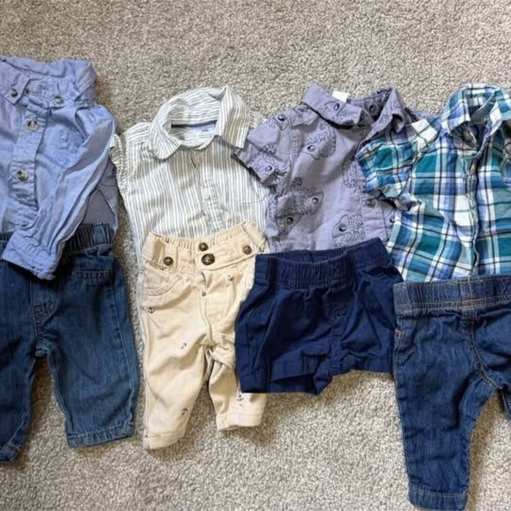 Carters Newborn boys clothes lot $10